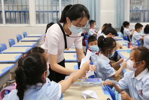 徐州中小學(xué)課后服務(wù)全面啟動(dòng) 周五無作業(yè)，看護(hù)服務(wù)暖人心